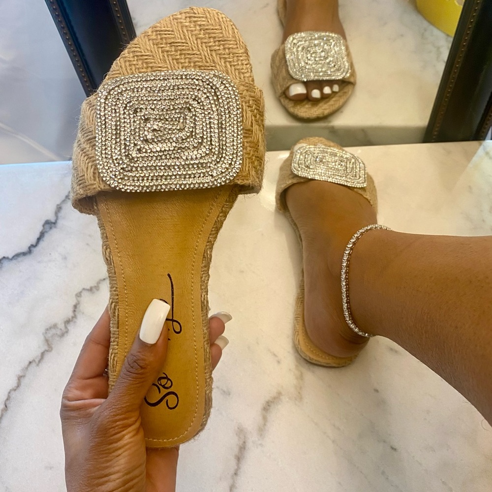 Cree 💛Woven Rhinestone Sandal - Picture 3 of 3